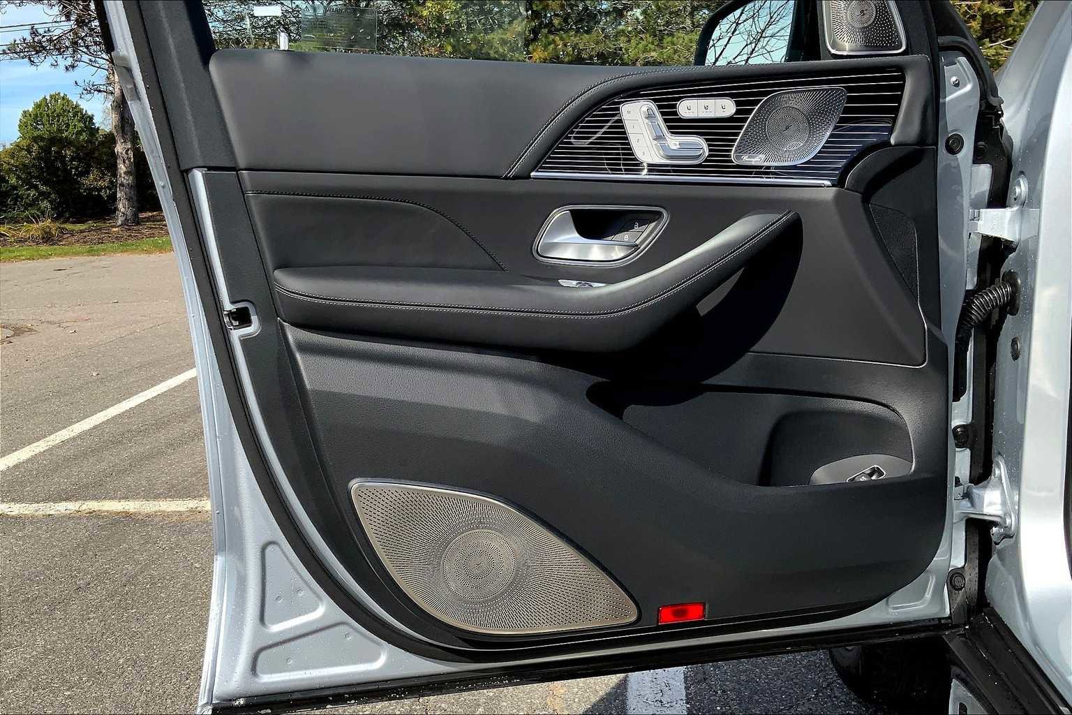 New 2026 Mercedes-Benz GLS 580 4MATIC image 14