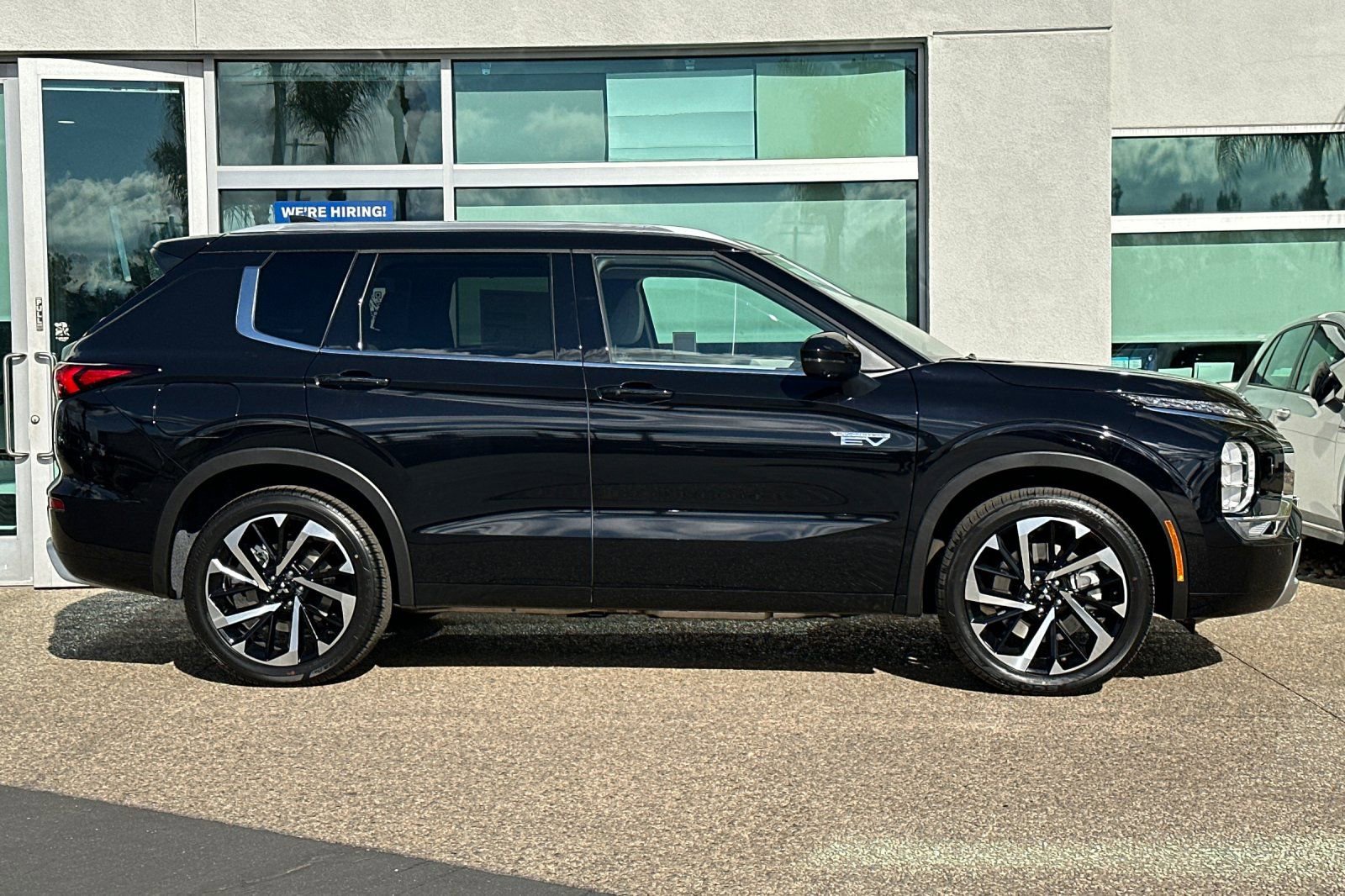 New 2025 Mitsubishi Outlander SEL image 3