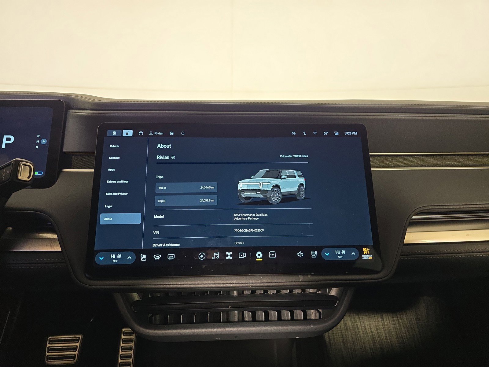 Used 2024 Rivian R1S Adventure image 29