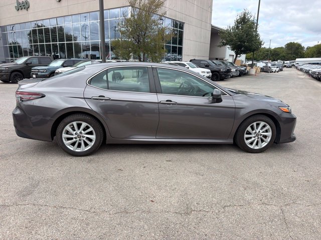 Used 2022 Toyota Camry LE FWD image 7
