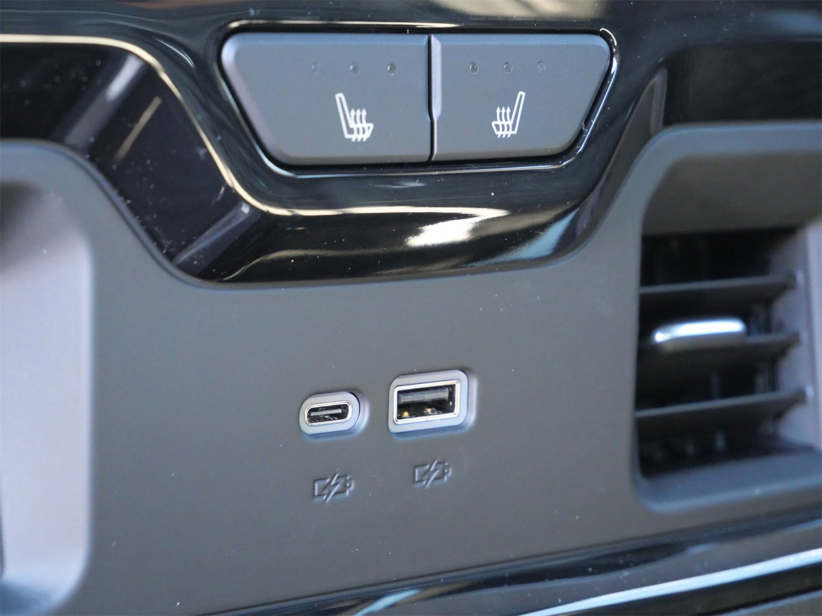 New 2026 GMC Sierra 3500 AT4 w/ AT4 Premium Plus Package image 8