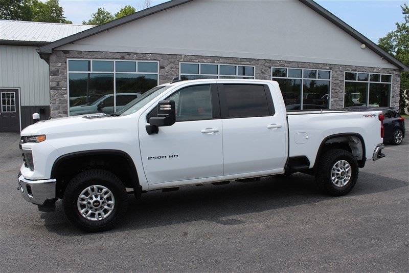 Used 2025 Chevrolet Silverado 2500 LT w/ Convenience Package AWD/4WD image 3