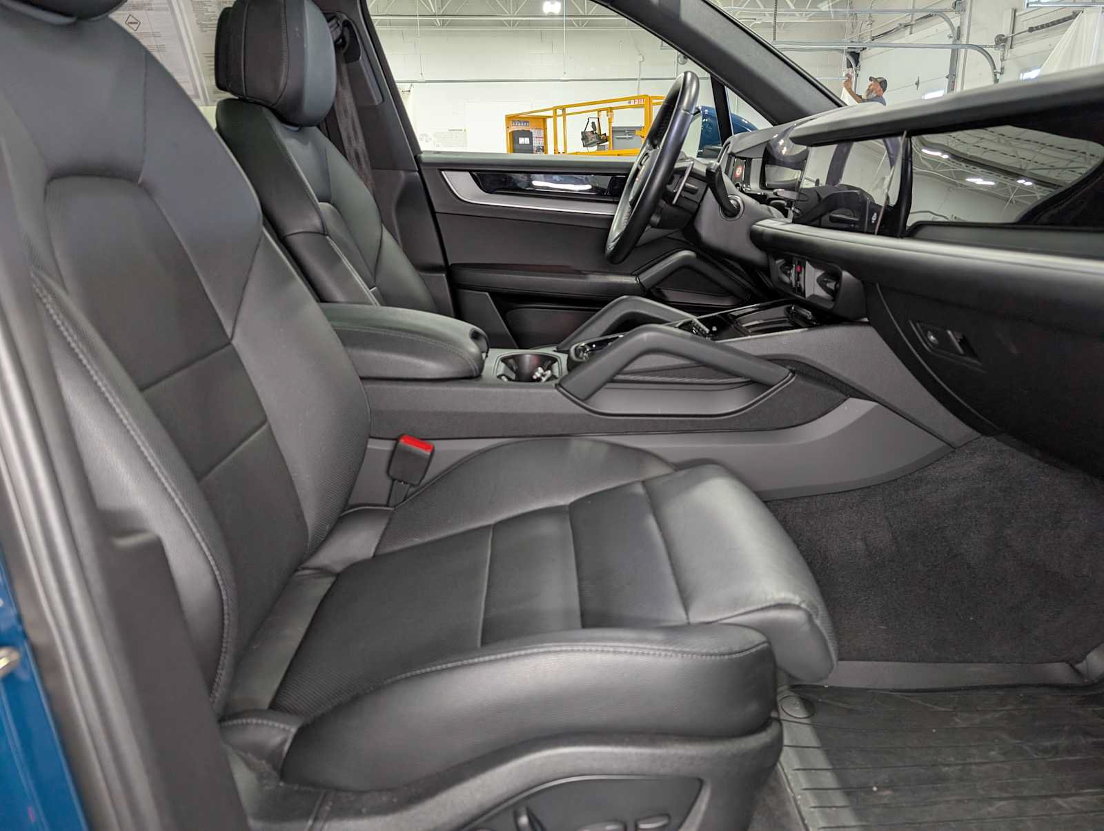 Used 2024 Porsche Cayenne S AWD/4WD image 35