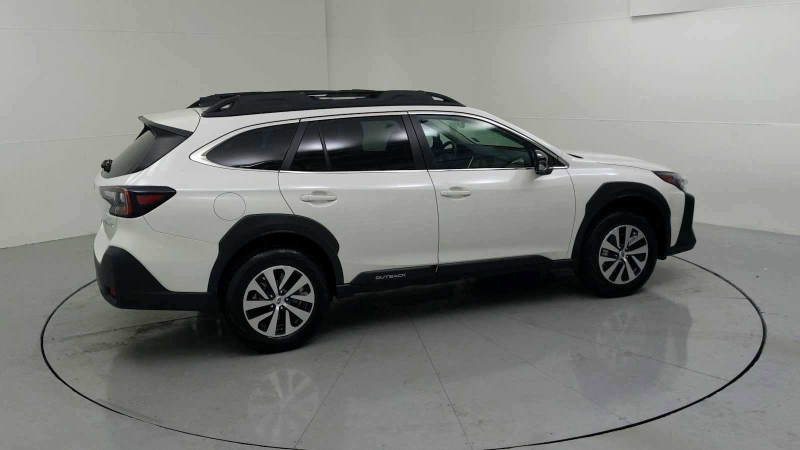 Certified 2025 Subaru Outback Premium AWD/4WD image 11