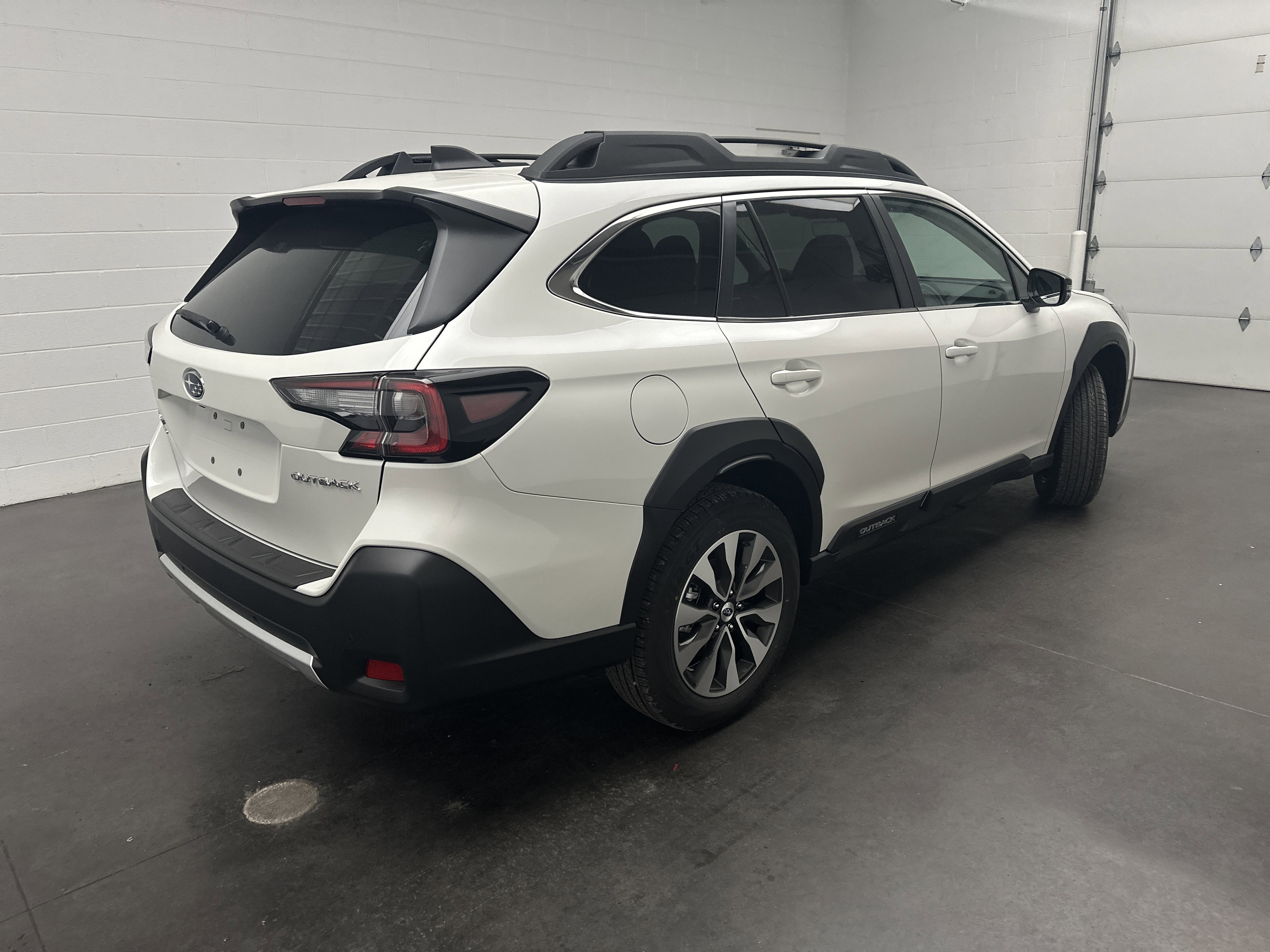 New 2025 Subaru Outback Limited image 9