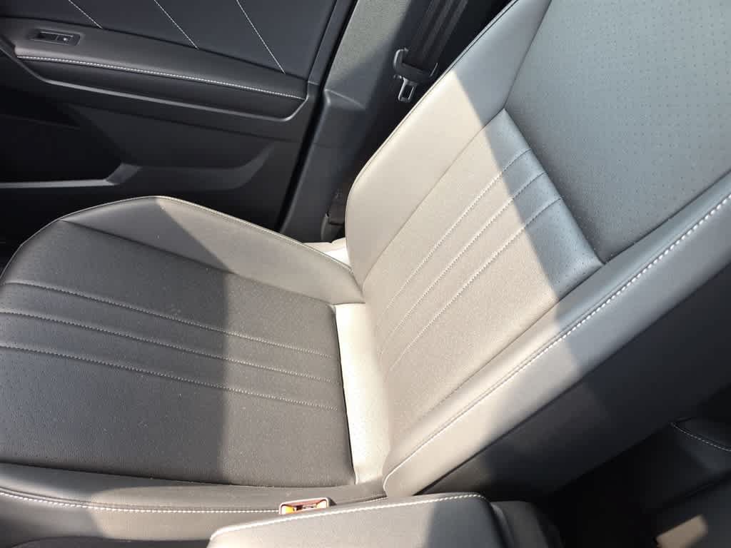Used 2024 Volkswagen Tiguan SE w/ Panoramic Sunroof Package AWD/4WD image 26