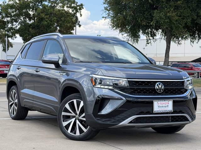 Used 2022 Volkswagen Taos SE FWD image 2
