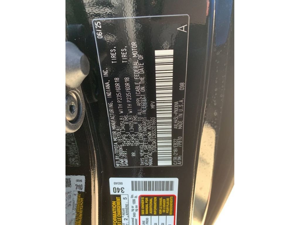 Used 2025 Toyota Sienna XLE Woodland Edition image 31