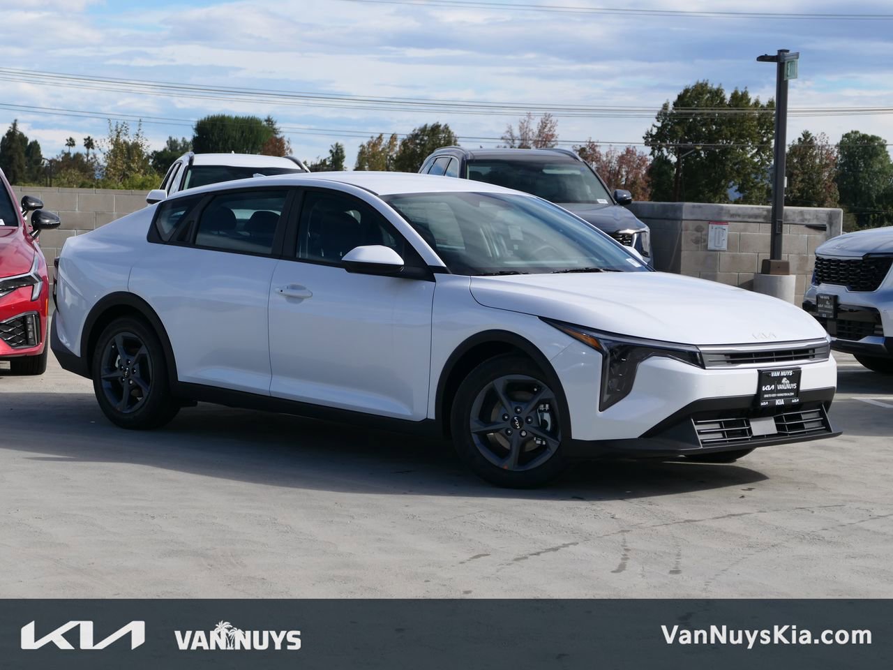 New 2025 Kia K4 LXS image 1