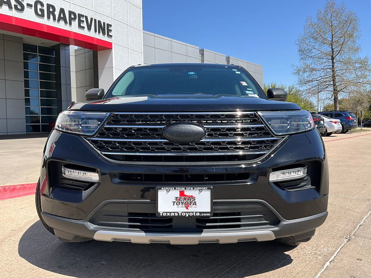 Used 2021 Ford Explorer XLT w/ Equipment Group 202A image 3