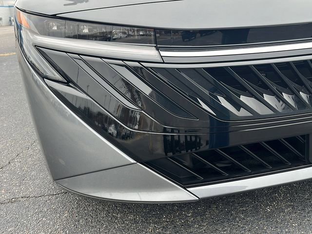 New 2026 Nissan Sentra SR w/ Floor Mat Package image 11