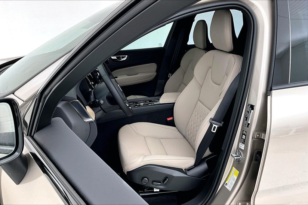 New 2026 Volvo XC60 B5 Plus w/ Protection Package Premier AWD/4WD image 23