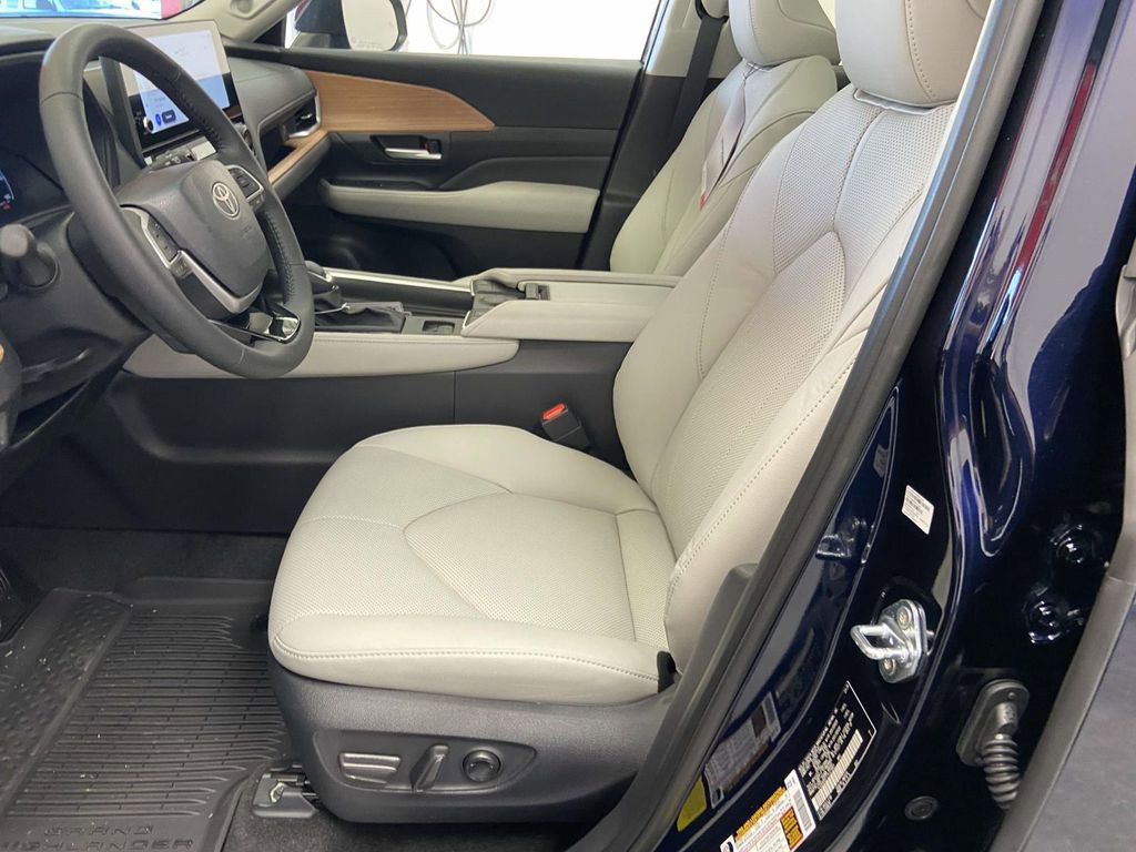 Used 2026 Toyota Grand Highlander Limited image 17