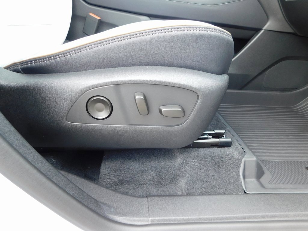 New 2026 Chevrolet Traverse High Country w/ LPO, Floor Liner Package image 19