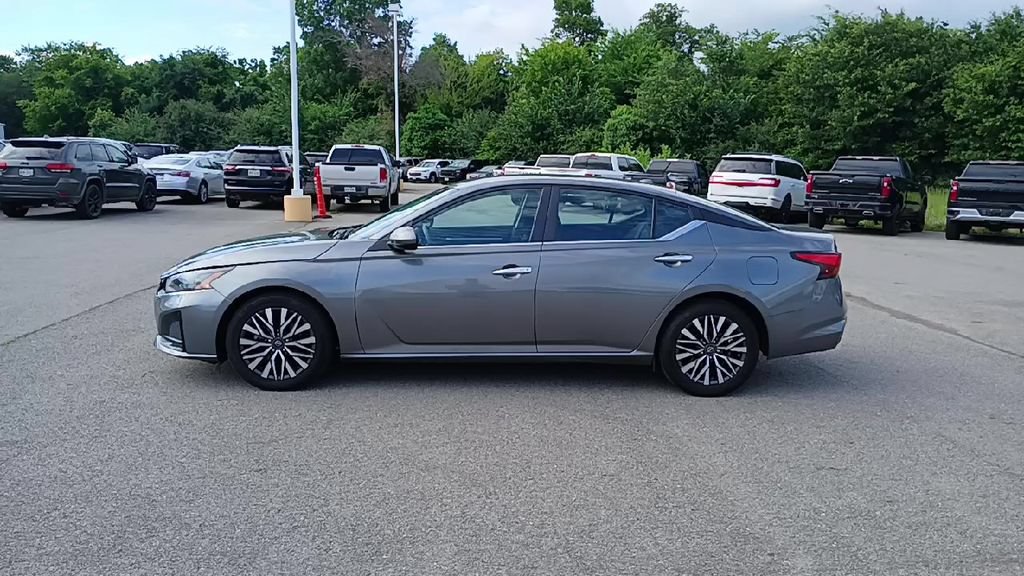 Used 2023 Nissan Altima 2.5 SV FWD image 5