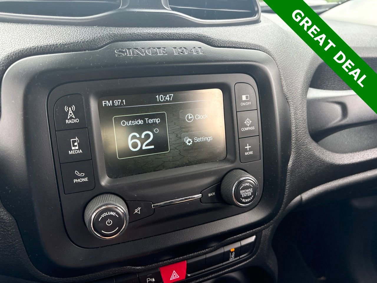 Used 2016 Jeep Renegade Latitude w/ Advanced Technology Group AWD/4WD image 21