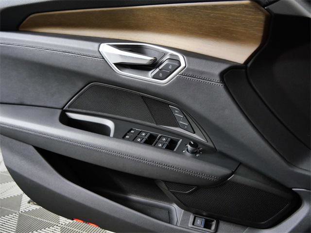 Used 2022 Audi e-tron GT Premium Plus image 25