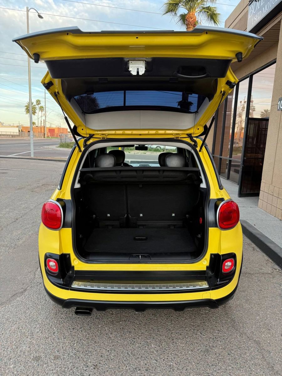 Used 2017 FIAT 500L Trekking w/ Urbana Appearance Package image 9