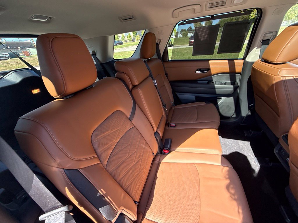 Used 2025 Nissan Pathfinder Platinum w/ Cargo Package AWD/4WD image 37