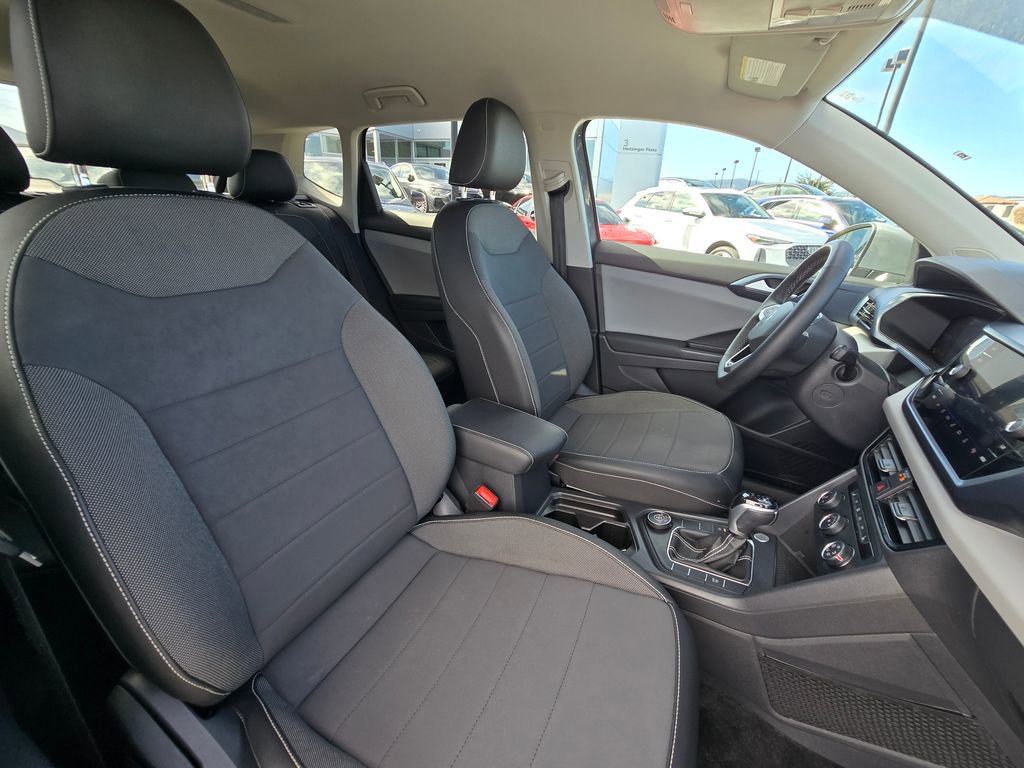 Used 2022 Volkswagen Taos SE image 11