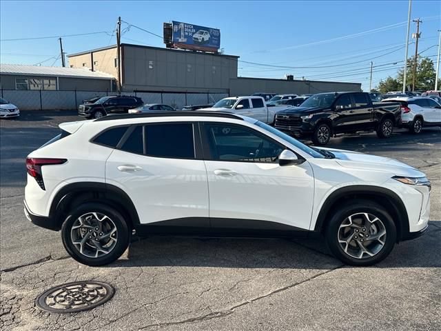 Used 2025 Chevrolet Trax LT w/ Driver Confidence Package FWD image 13