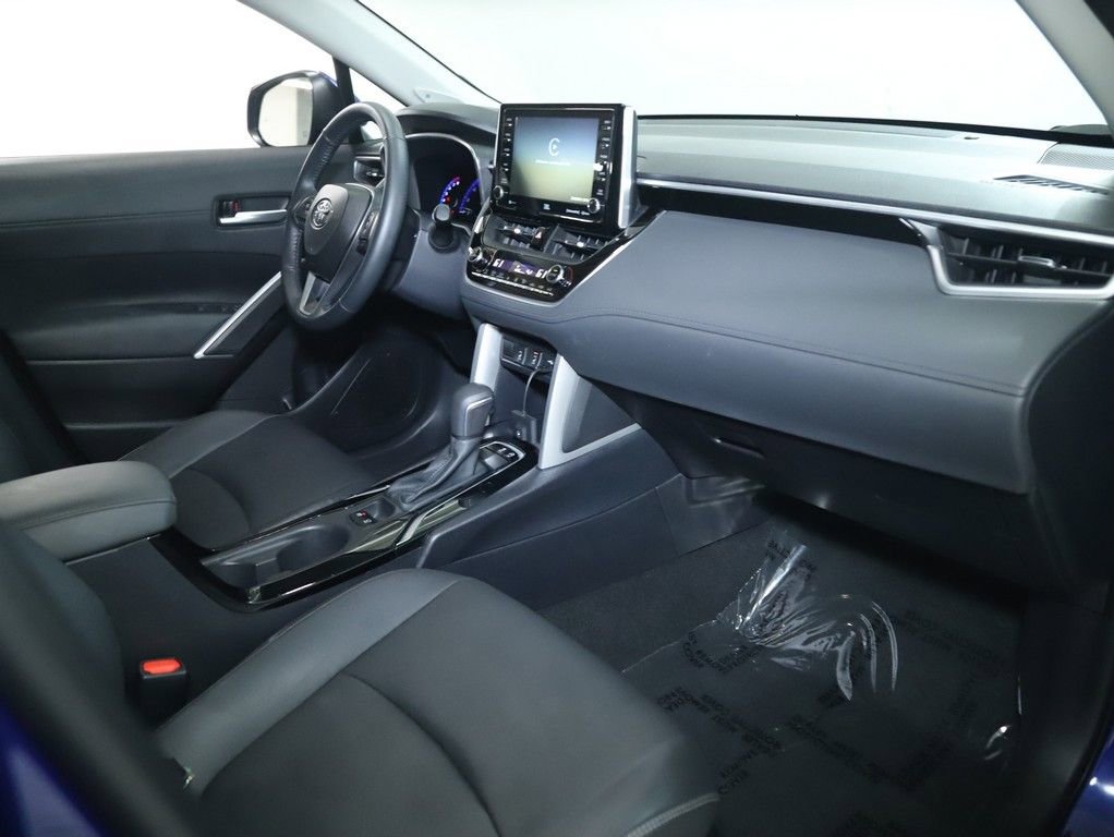 Used 2022 Toyota Corolla Cross XLE w/ Convenience Package AWD/4WD image 39