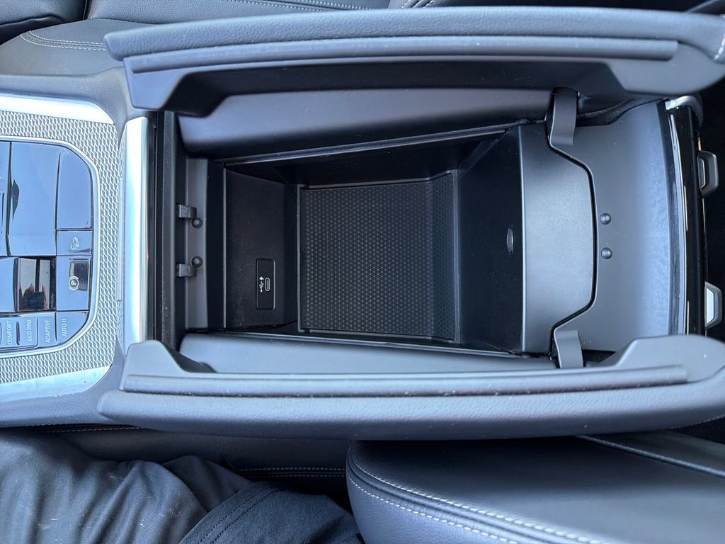 Used 2021 BMW X6 xDrive40i w/ M Sport Package image 9