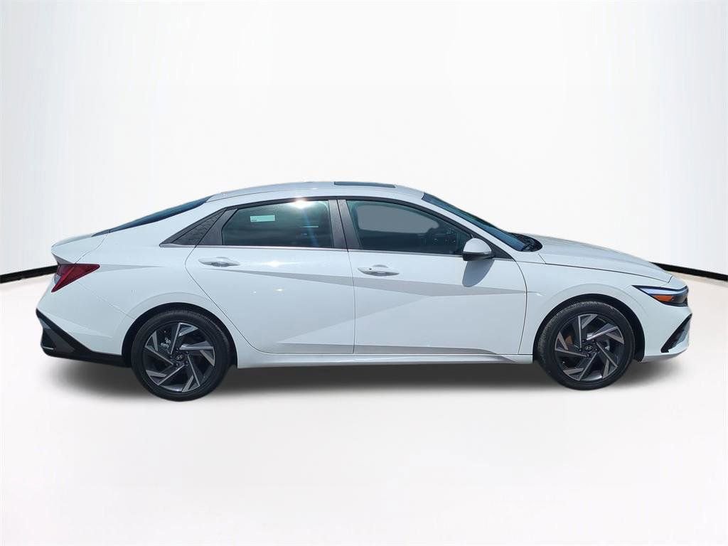 New 2026 Hyundai Elantra Limited image 4