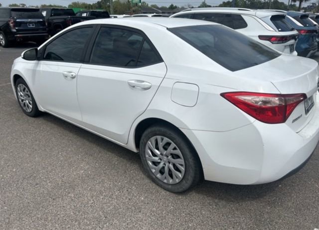 Used 2018 Toyota Corolla LE image 3