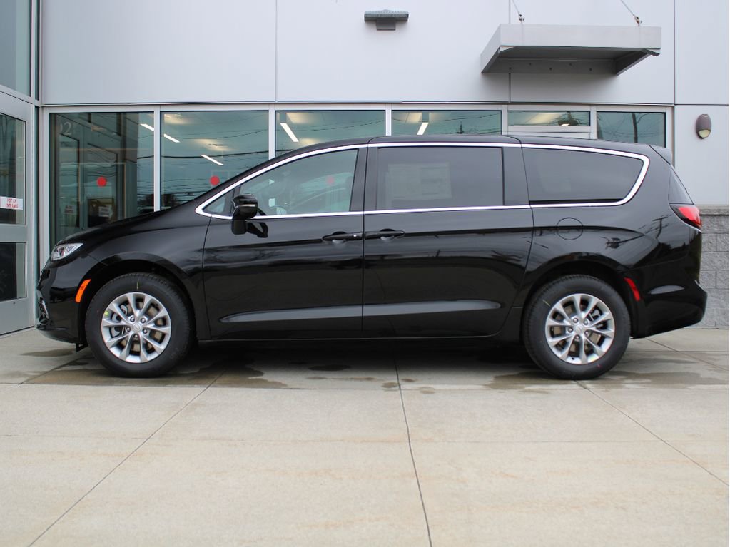 New 2026 Chrysler Pacifica Select image 5