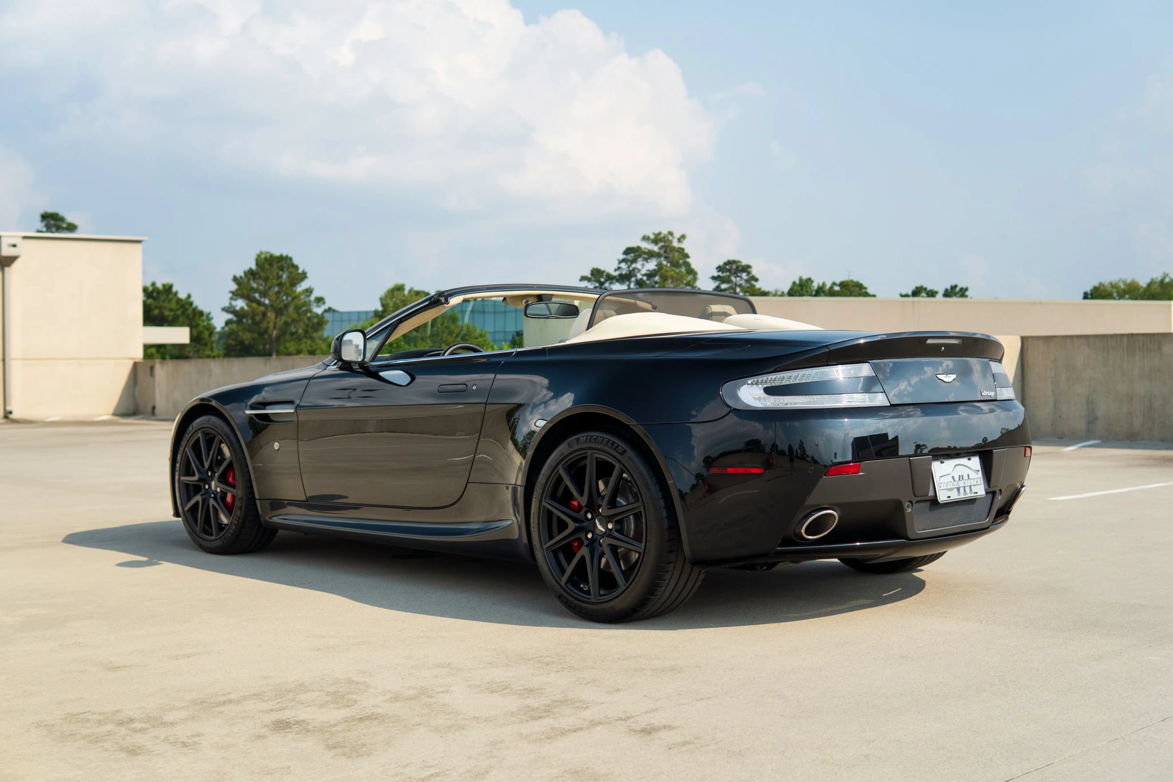Used 2013 Aston Martin V8 Vantage Roadster RWD image 16
