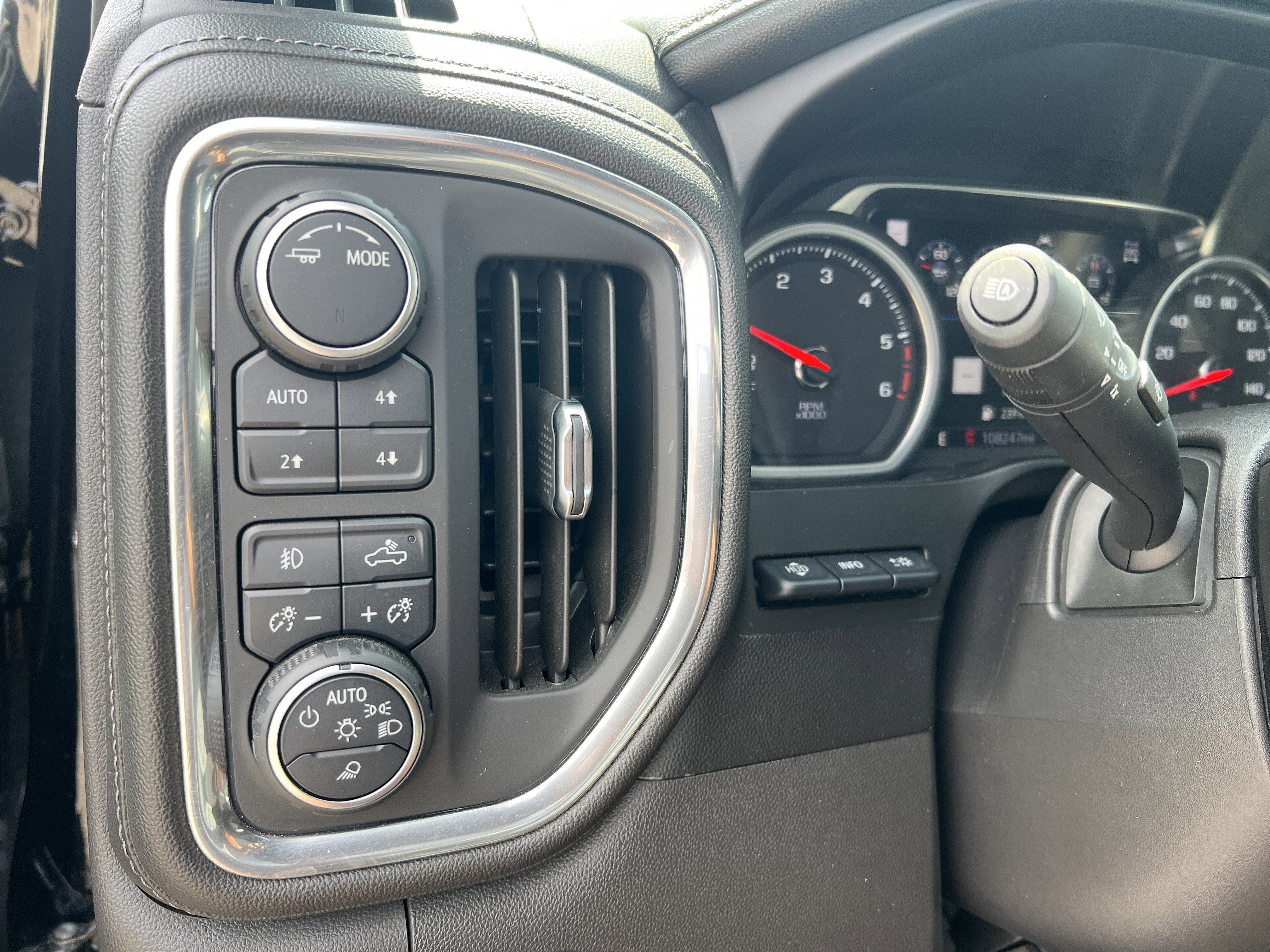 Used 2021 Chevrolet Silverado 1500 High Country w/ Technology Package AWD/4WD image 38