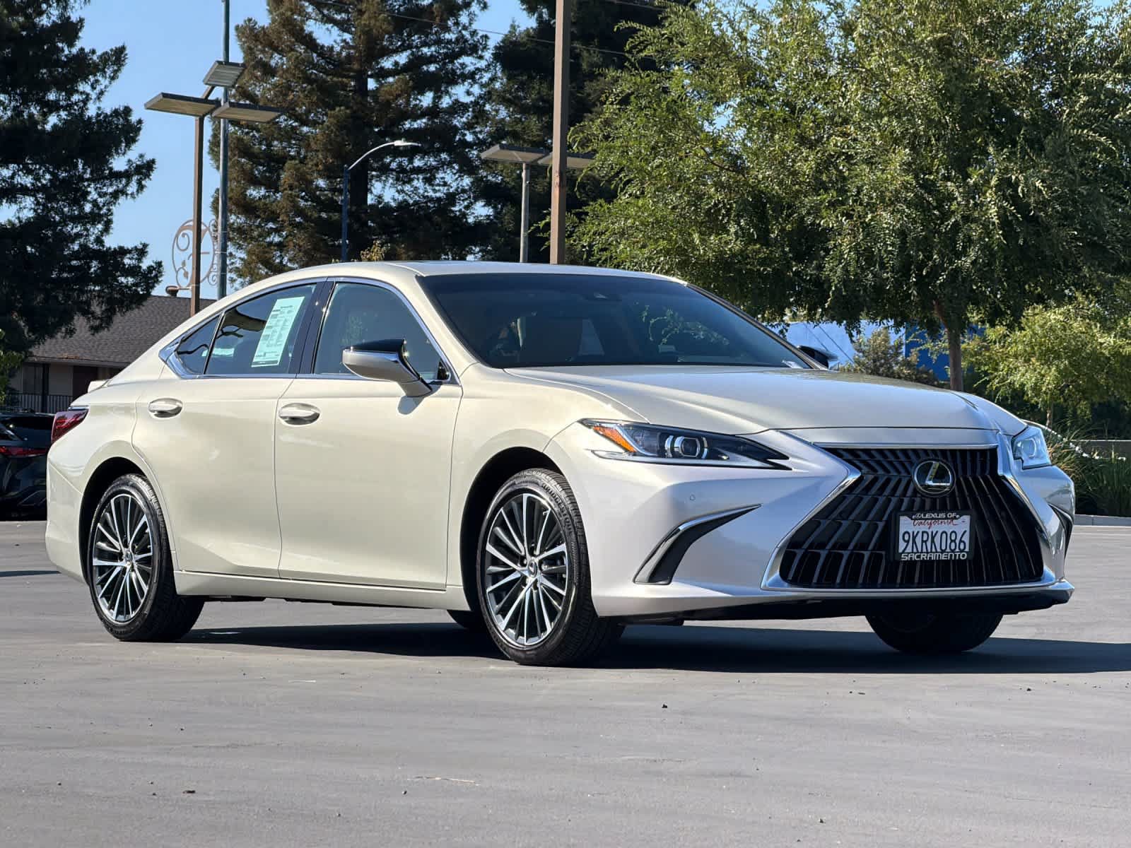 Certified 2024 Lexus ES 300h w/ Premium Package FWD image 5
