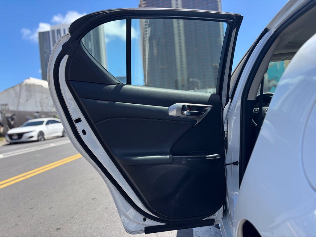 Used 2014 Lexus CT 200h FWD image 16