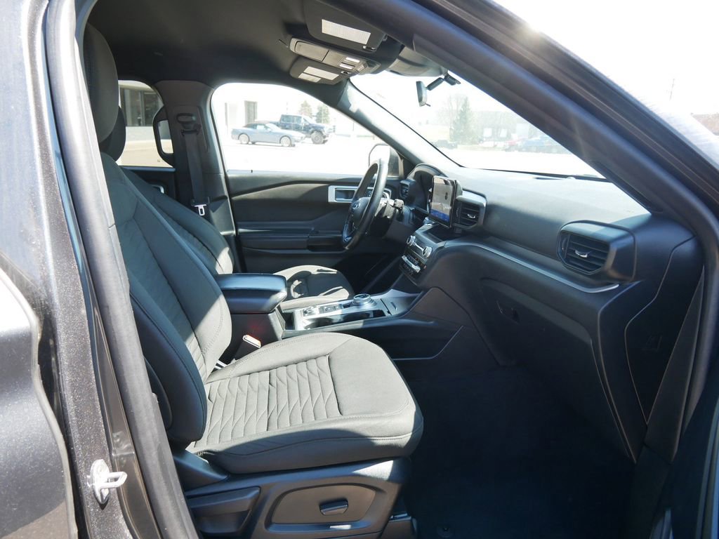 Used 2020 Ford Explorer XLT w/ Comfort Package AWD/4WD image 13