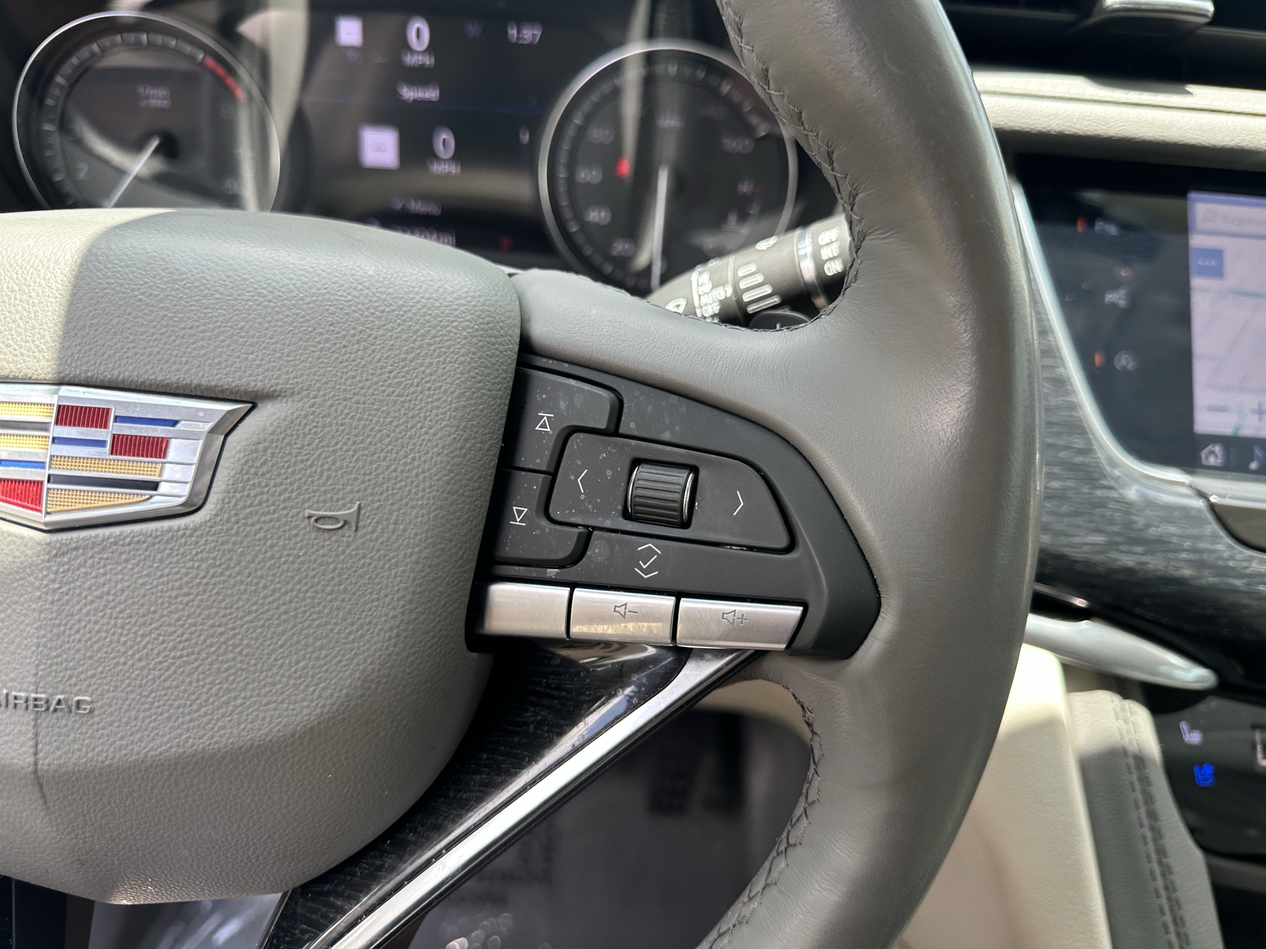 Certified 2023 Cadillac XT6 Premium Luxury w/ Technology Package FWD image 33