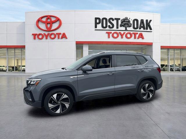Used 2024 Volkswagen Taos SE w/ Panoramic Sunroof Package AWD/4WD image 7