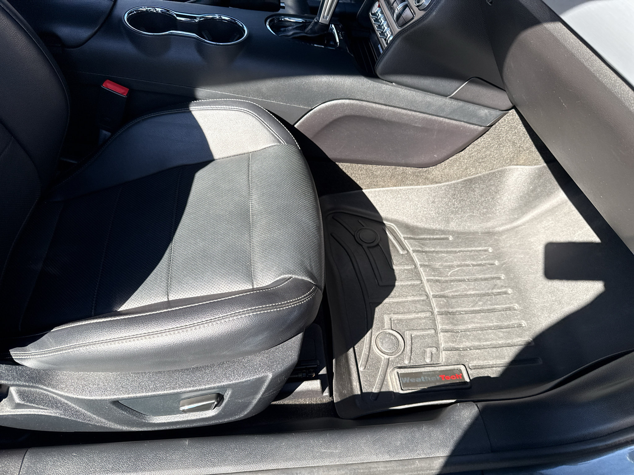 Used 2017 Ford Mustang GT Premium w/ Black Accent Package RWD image 21