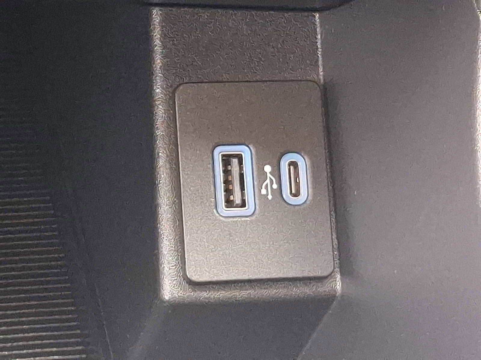 Certified 2024 Ford Edge SE image 24