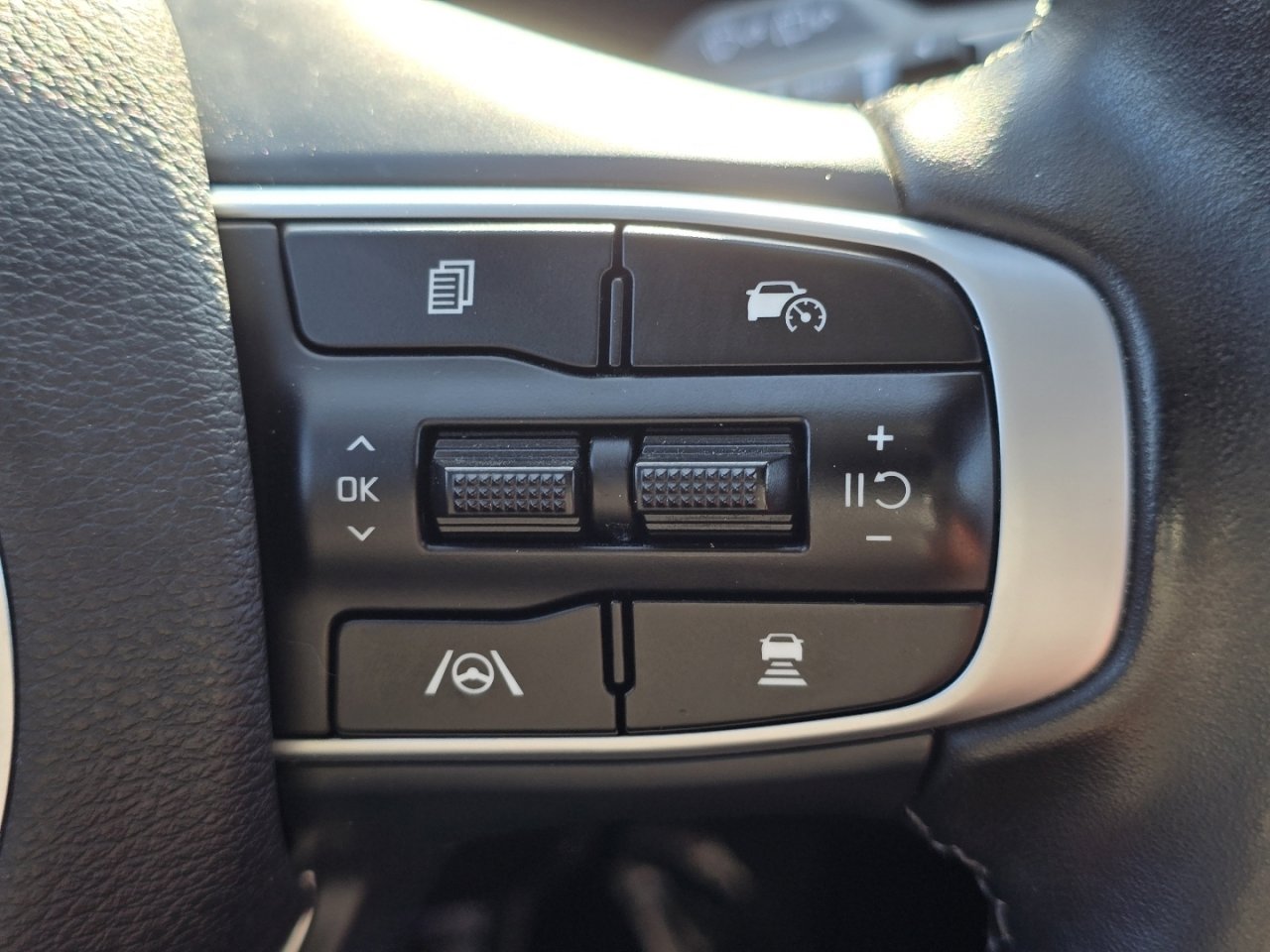 Used 2023 Kia Sportage SX image 32