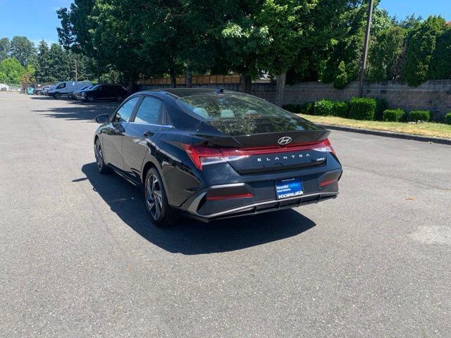 Certified 2025 Hyundai Elantra Limited FWD image 3