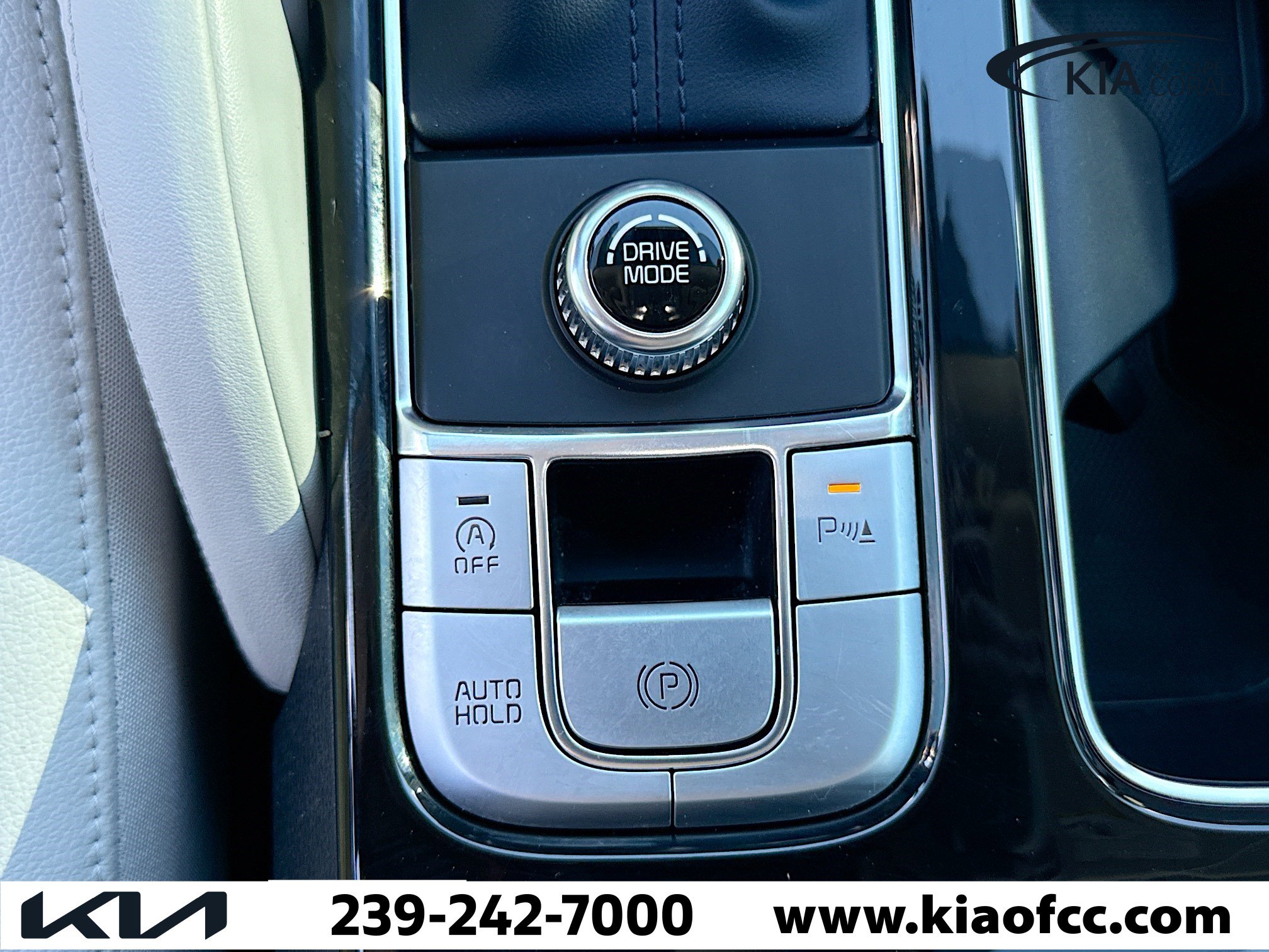 Used 2025 Kia Telluride EX w/ EX Captain's Chair Package image 30