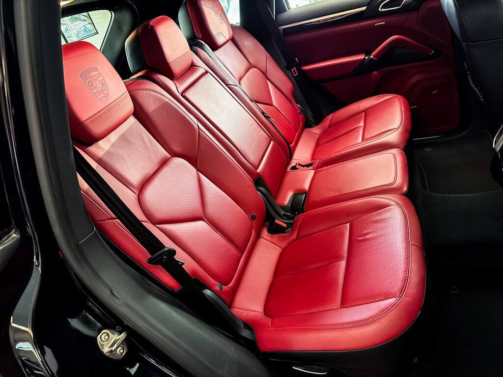 Used 2014 Porsche Cayenne Diesel AWD/4WD image 26