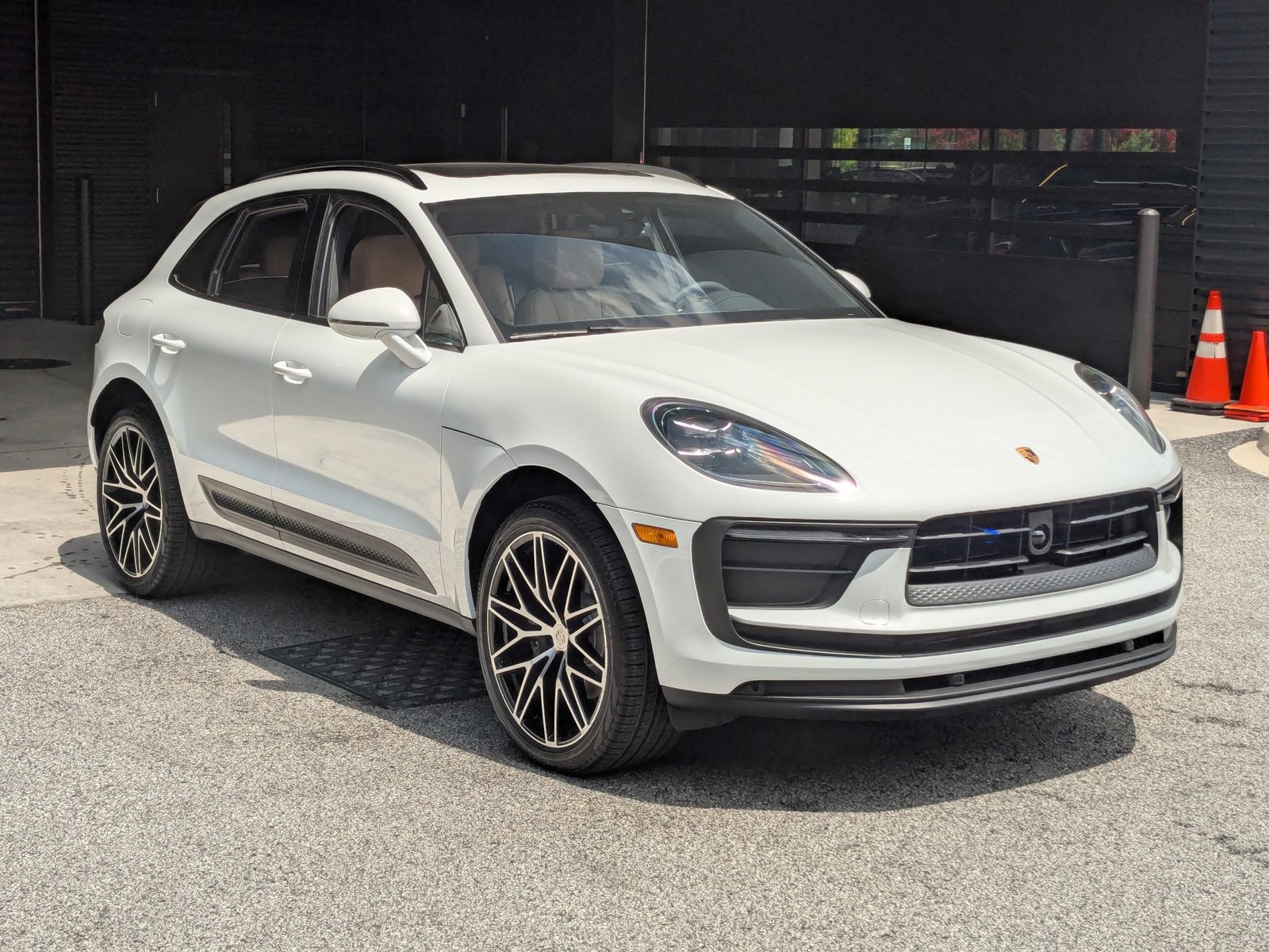 New 2026 Porsche Macan AWD/4WD image 7