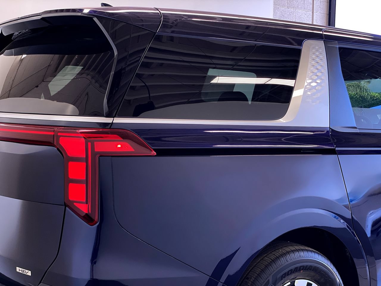 New 2027 Kia Carnival LXS FWD image 10