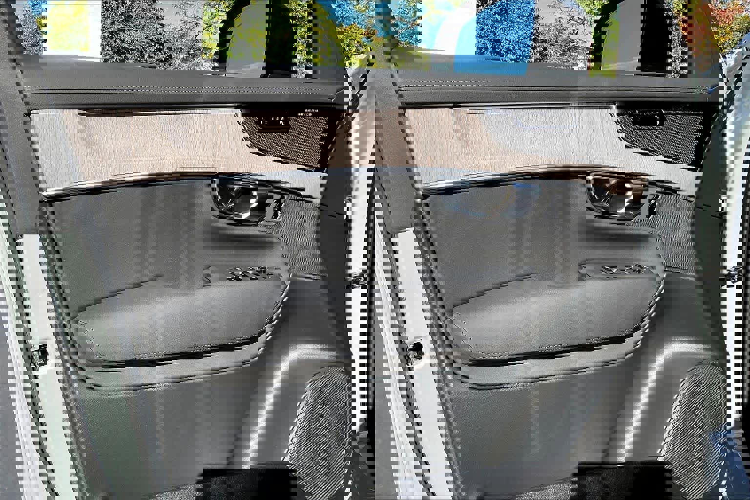 New 2026 Volvo XC90 B6 Ultra w/ Protection Package image 24