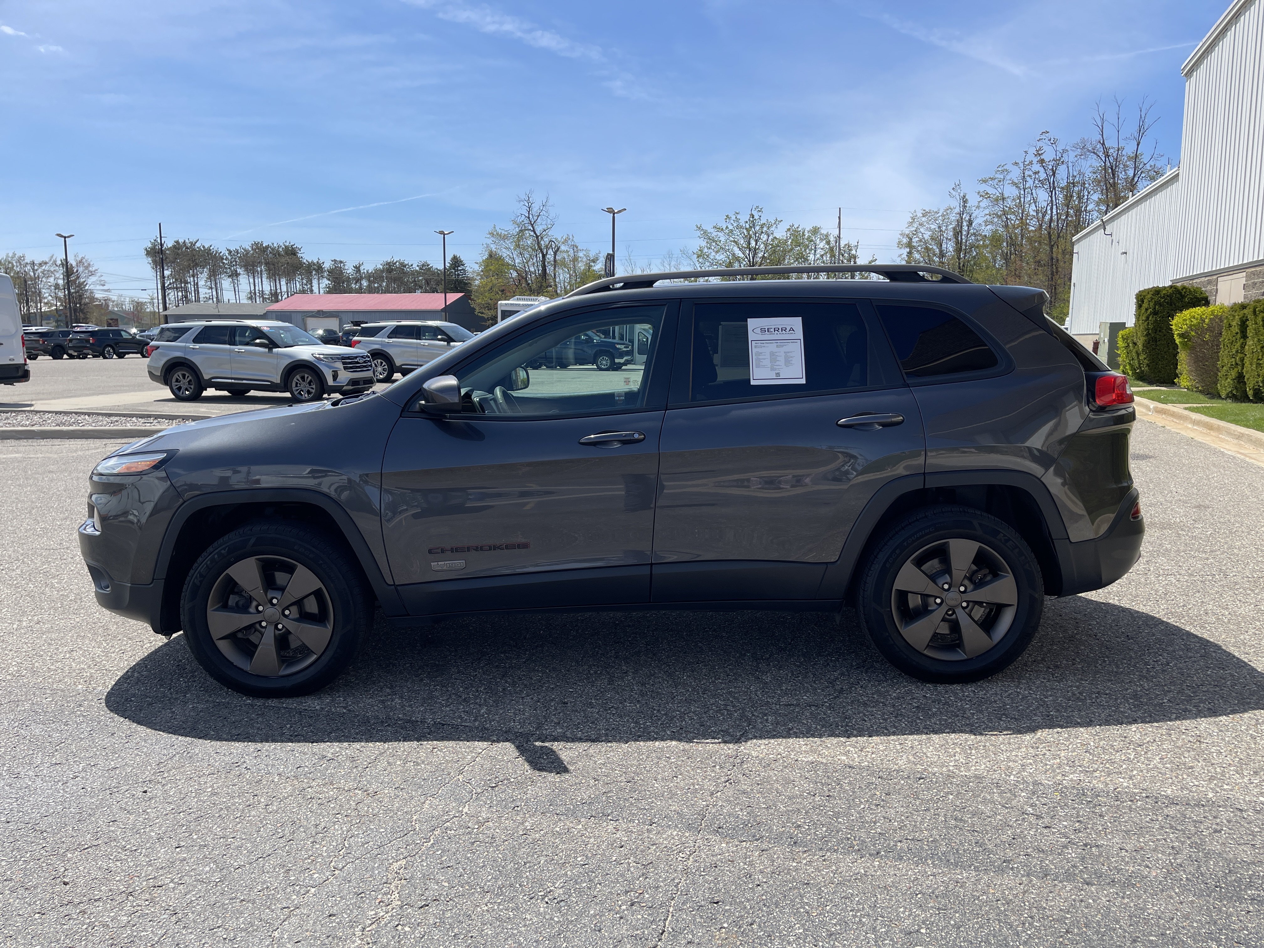 Used 2017 Jeep Cherokee Latitude AWD/4WD image 6