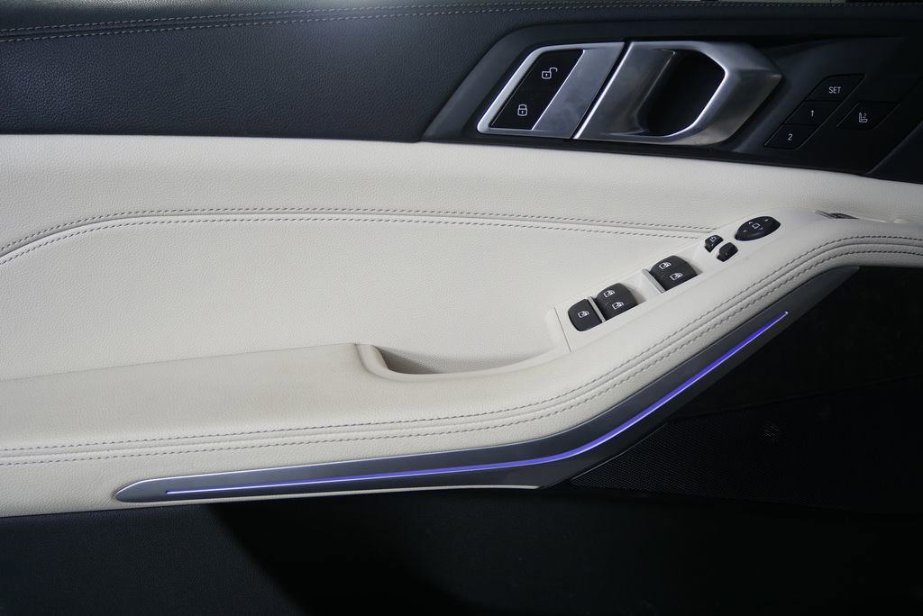 Used 2022 BMW X5 xDrive40i w/ M Sport Package image 8