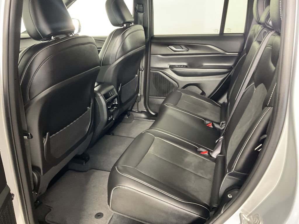 Used 2023 Jeep Grand Cherokee Altitude image 20