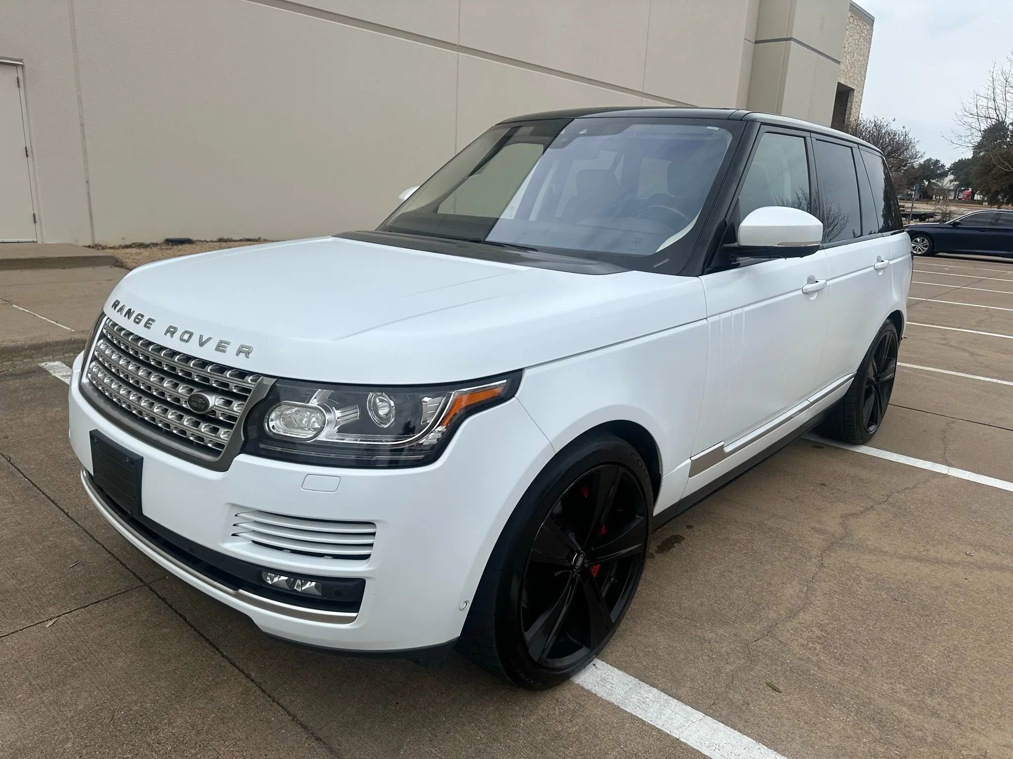 Used 2017 Land Rover Range Rover HSE image 2